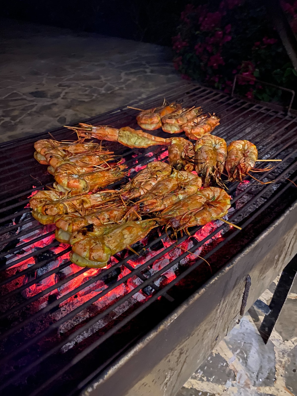 Fresh prawns on the charcoal grill — Zanzibari seafood